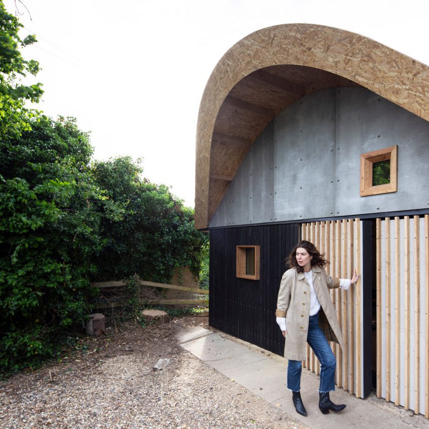 Private art gallery shaped like a barn in rural Hertfordshire by Boano Prišmontas