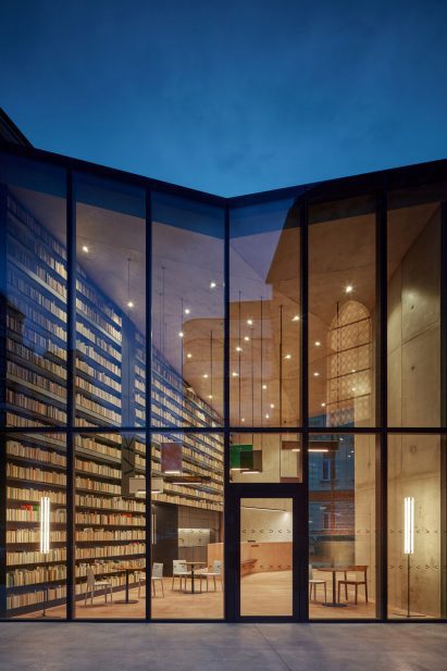 Photo of the library at Cerveny Kostel