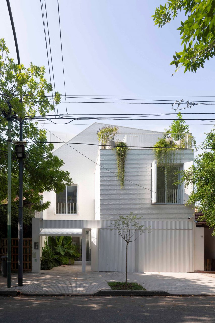 Casa Vedia by BHY Arquitectos