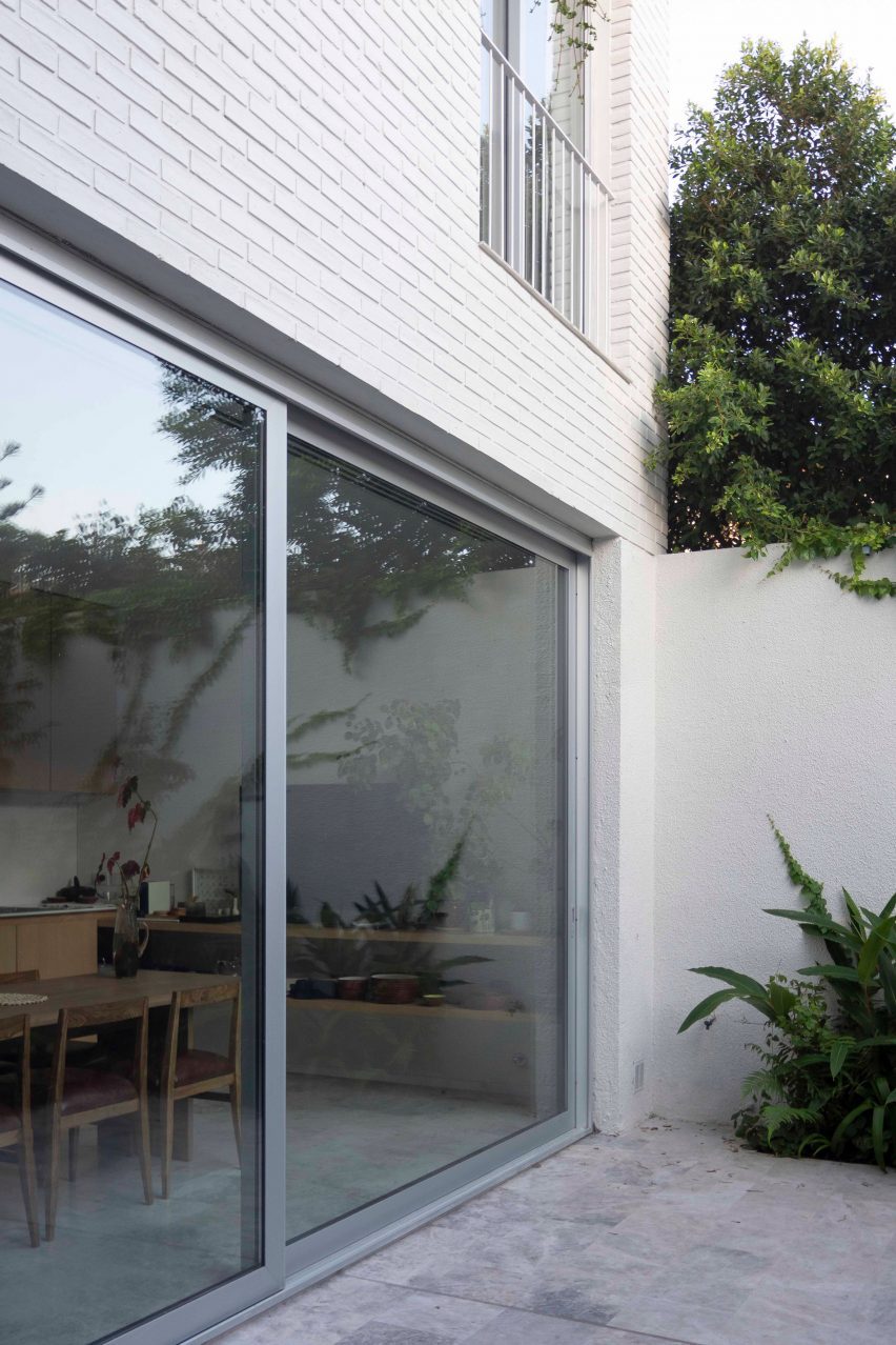 Casa Vedia by BHY Arquitectos