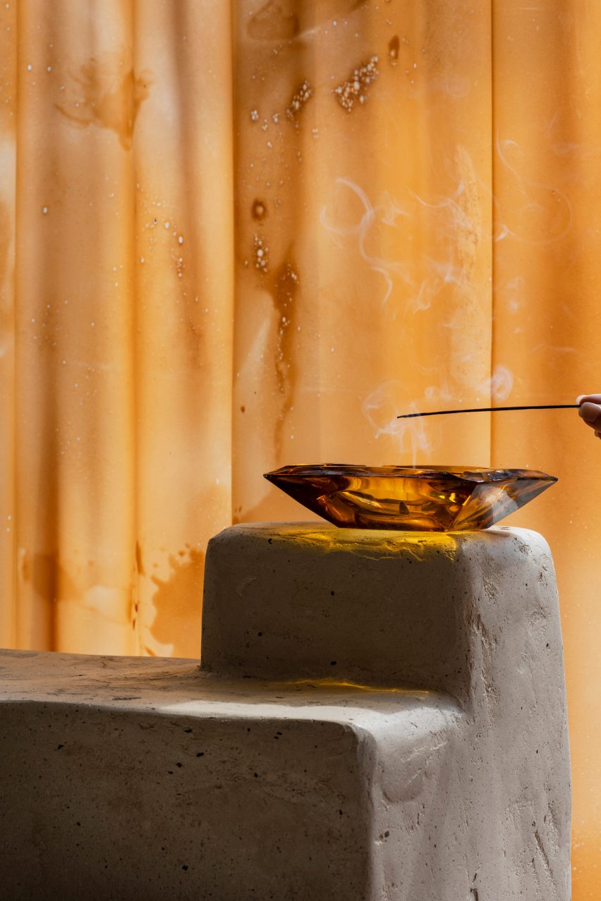 Displays made from salvaged materials