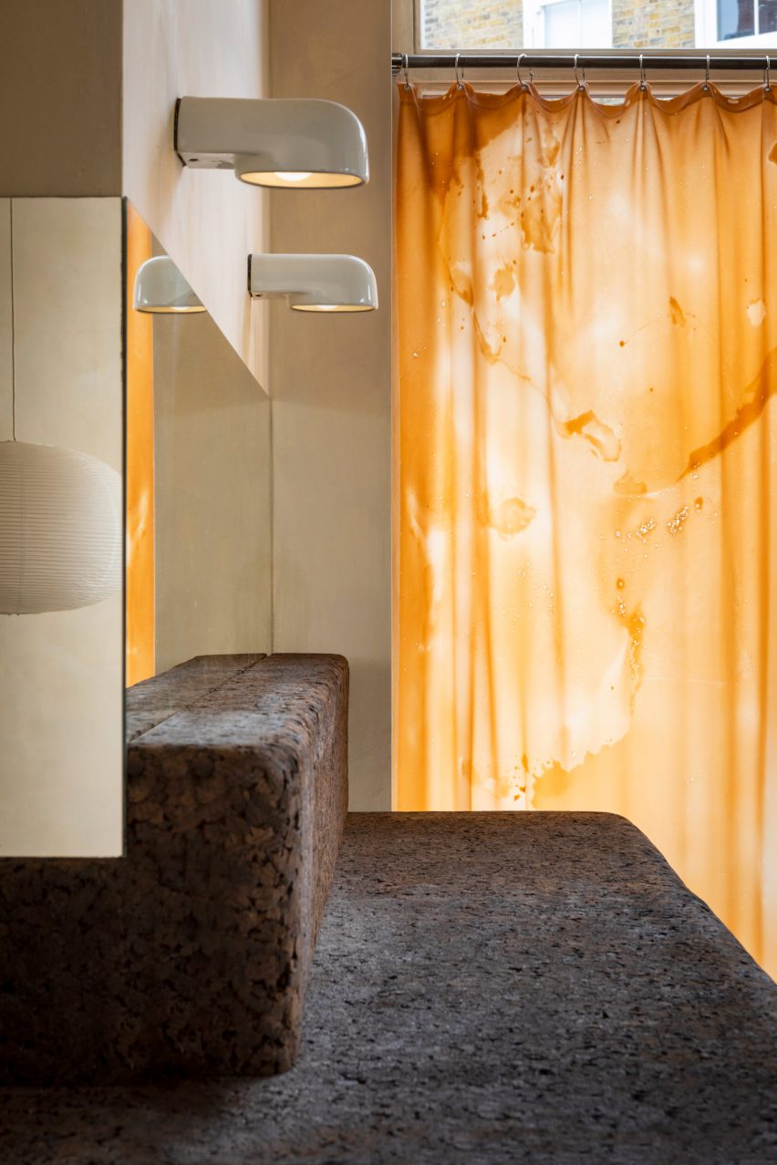 Expanded cork and mycelium biotextile