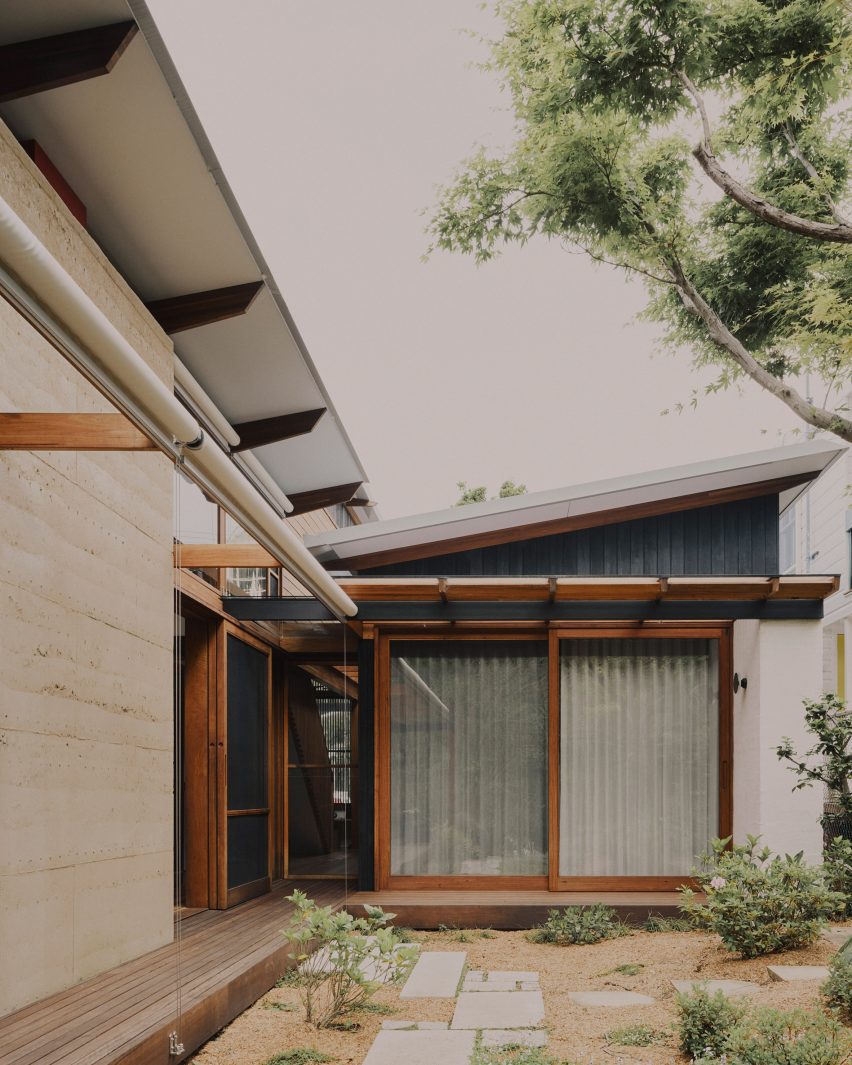Exterior of Butterfly House in Australia by Dane Taylor Design