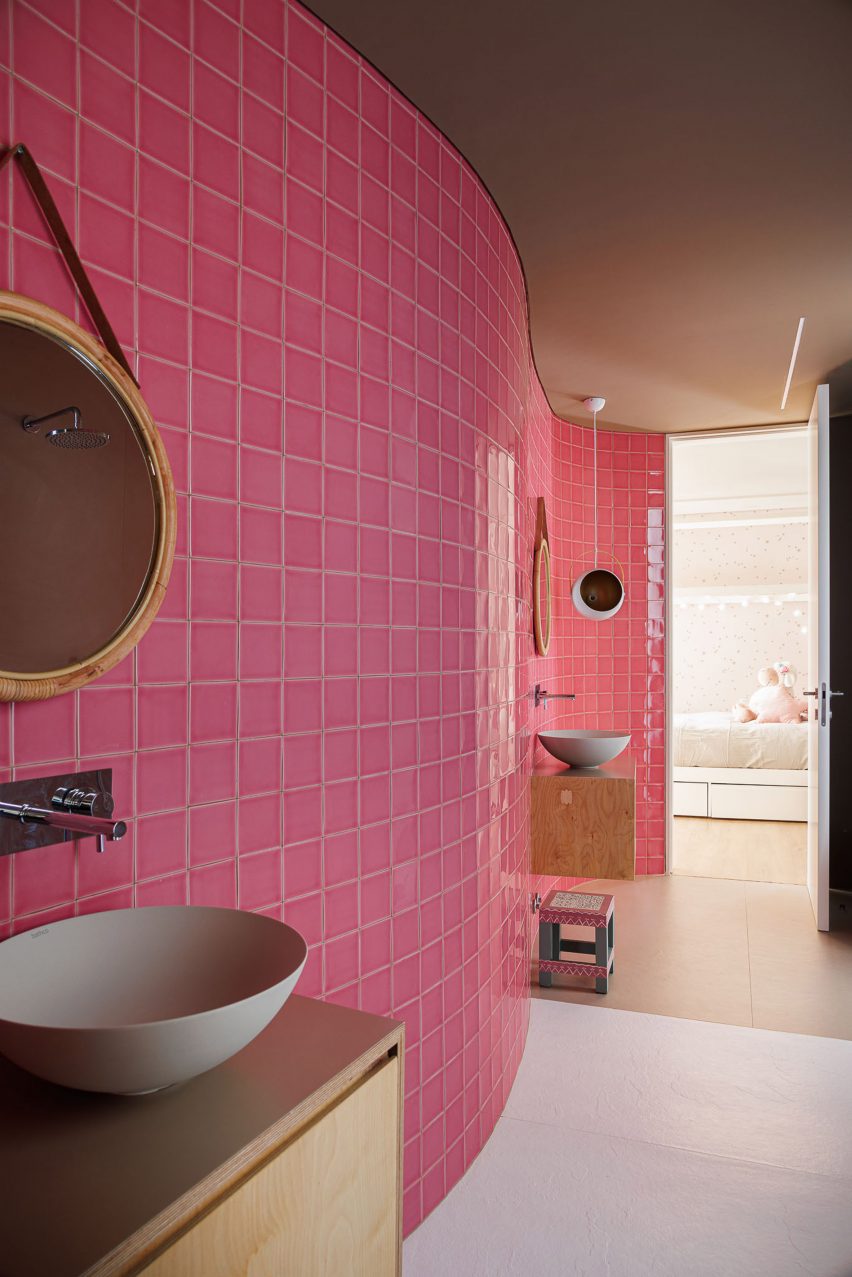 Interior of Casa Pátios de Pétalas by Sandra Micaela Casinha Atelier