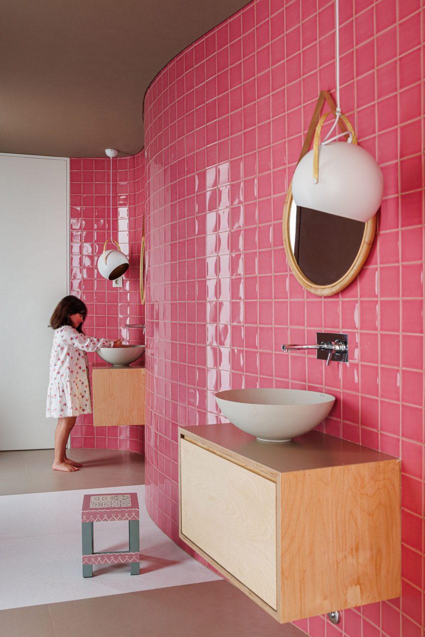 Interior of Casa Pátios de Pétalas by Sandra Micaela Casinha Atelier