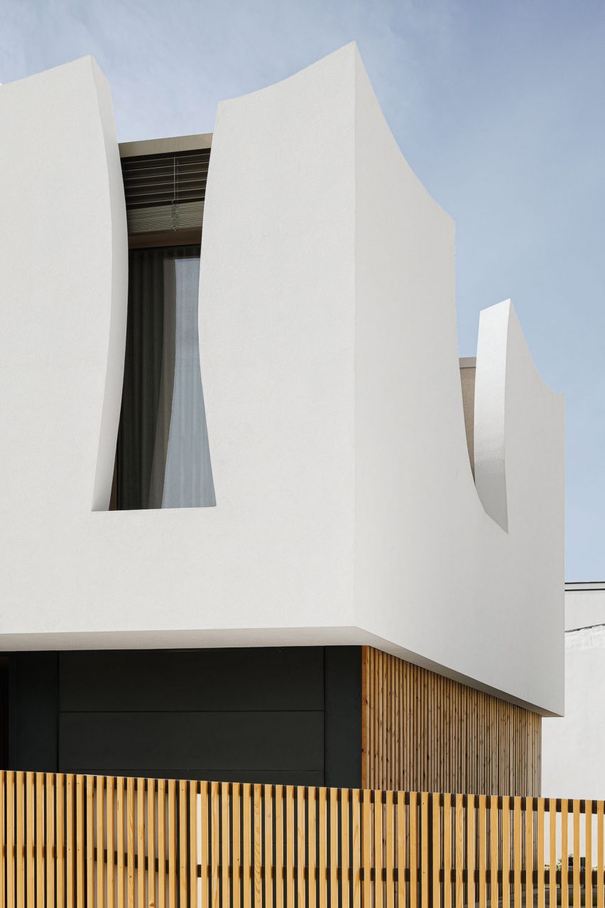 Exterior of Casa Pátios de Pétalas by Sandra Micaela Casinha Atelier