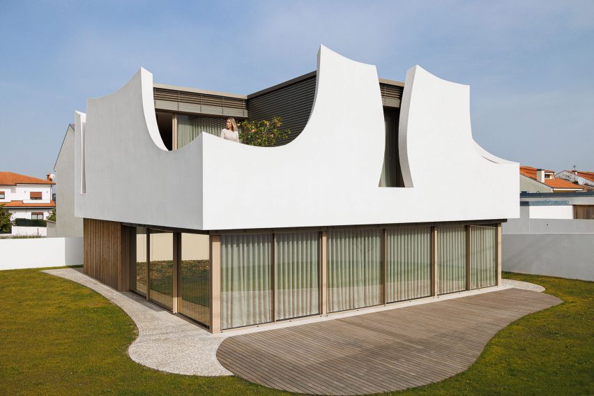Exterior of Casa Pátios de Pétalas by Sandra Micaela Casinha Atelier