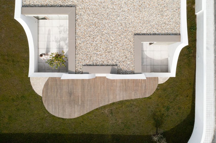 Exterior of Casa Pátios de Pétalas by Sandra Micaela Casinha Atelier