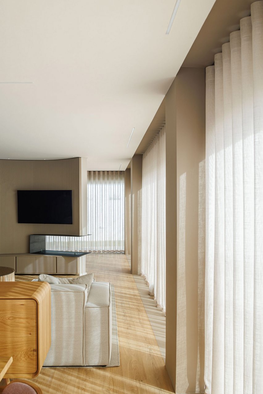 Interior of Casa Pátios de Pétalas by Sandra Micaela Casinha Atelier
