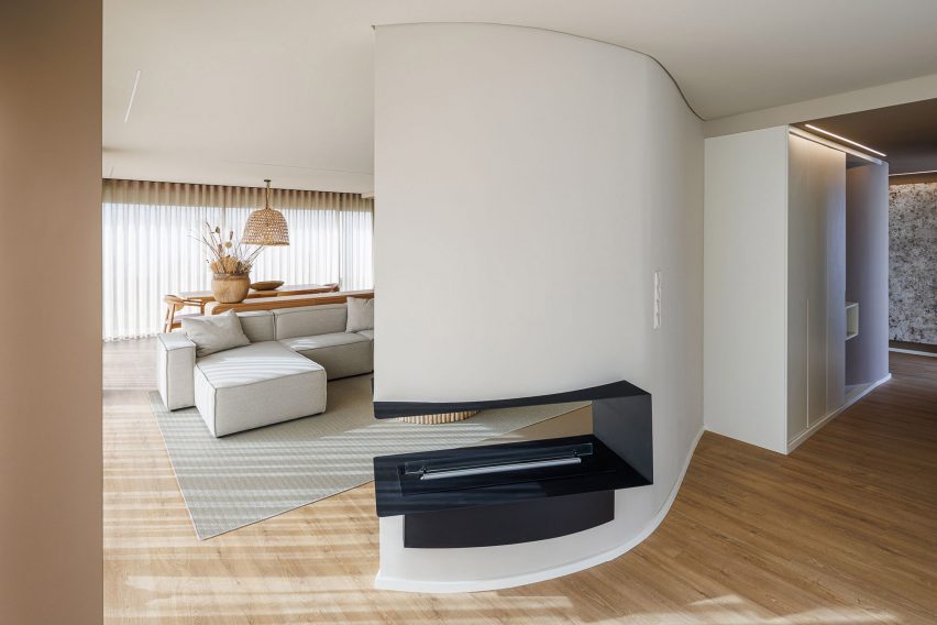 Interior of Casa Pátios de Pétalas by Sandra Micaela Casinha Atelier