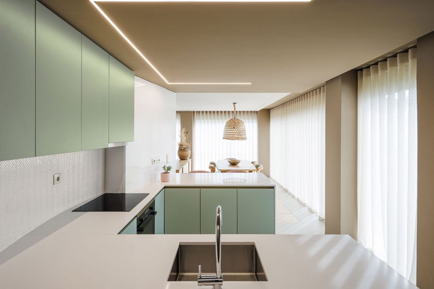 Interior of Casa Pátios de Pétalas by Sandra Micaela Casinha Atelier