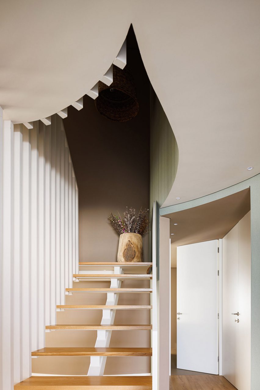 Interior of Casa Pátios de Pétalas by Sandra Micaela Casinha Atelier
