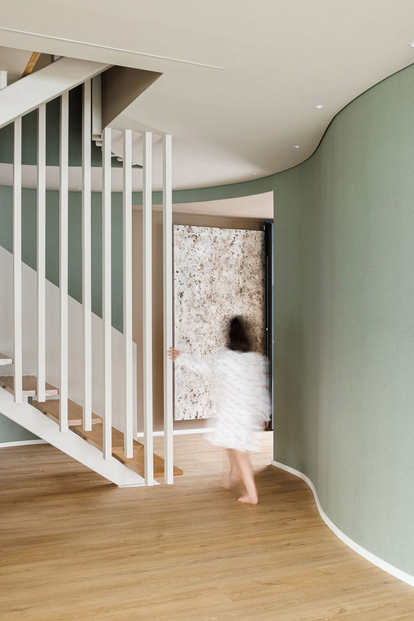 Interior of Casa Pátios de Pétalas by Sandra Micaela Casinha Atelier
