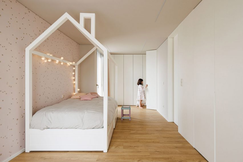 Interior of Casa Pátios de Pétalas by Sandra Micaela Casinha Atelier