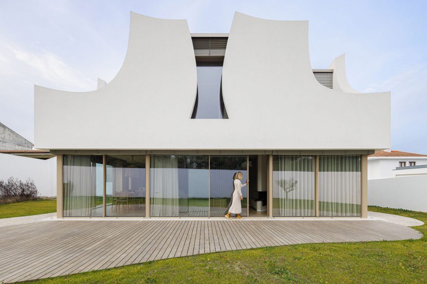 Exterior of Casa Pátios de Pétalas by Sandra Micaela Casinha Atelier