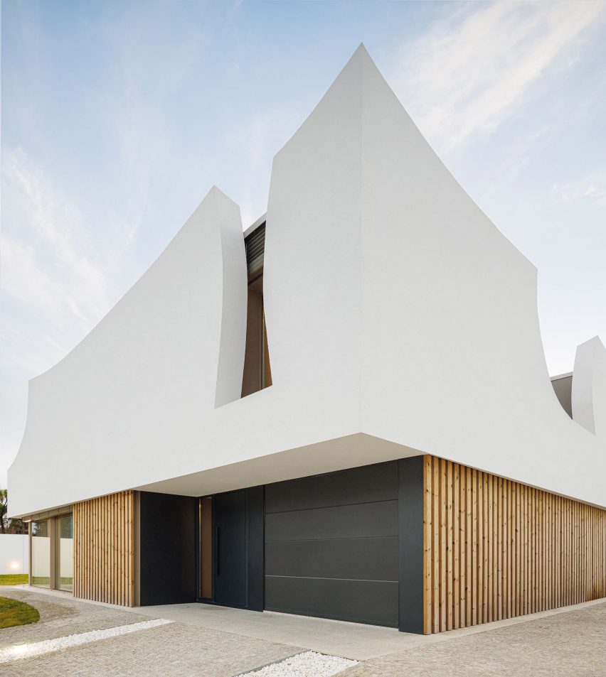 Exterior of Casa Pátios de Pétalas by Sandra Micaela Casinha Atelier