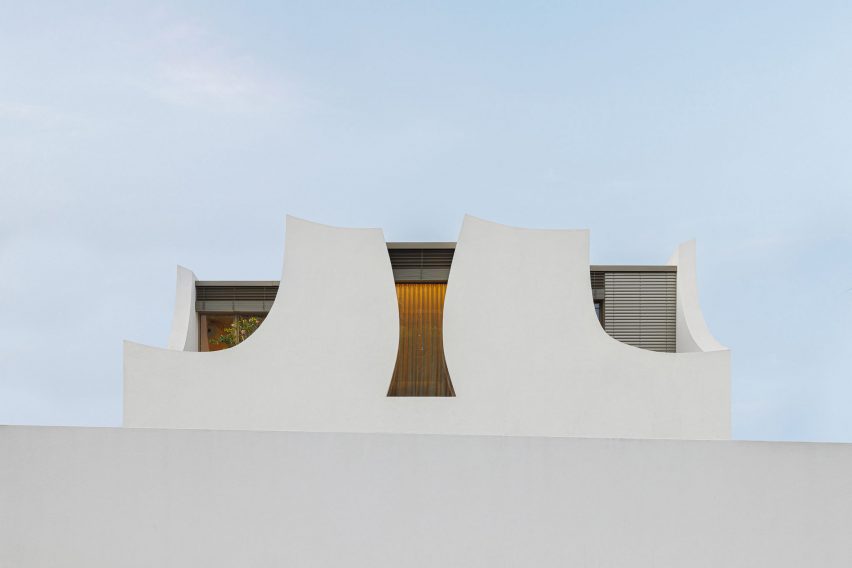 Exterior of Casa Pátios de Pétalas by Sandra Micaela Casinha Atelier