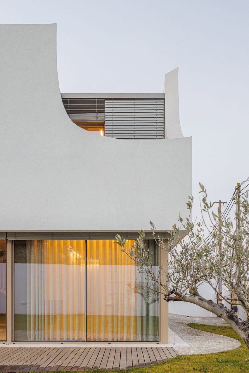 Exterior of Casa Pátios de Pétalas by Sandra Micaela Casinha Atelier