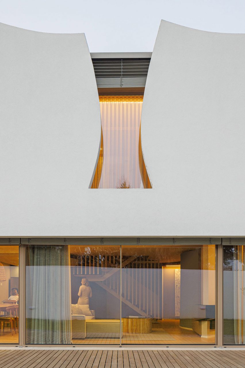 Exterior of Casa Pátios de Pétalas by Sandra Micaela Casinha Atelier