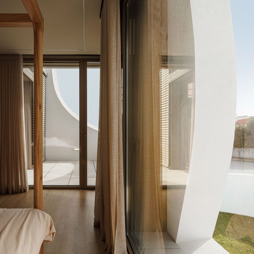 Interior of Casa Pátios de Pétalas by Sandra Micaela Casinha Atelier