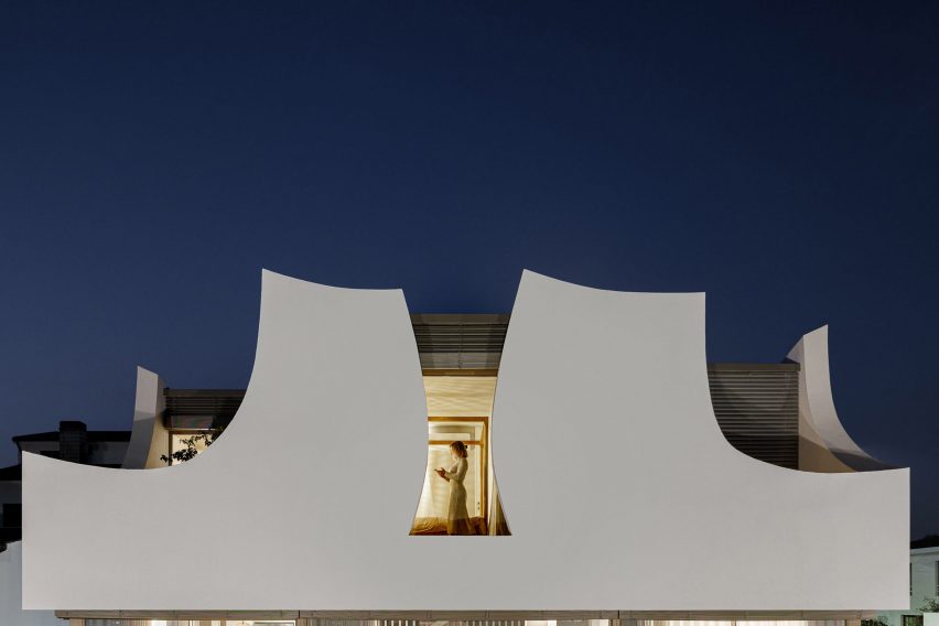 Exterior of Casa Pátios de Pétalas by Sandra Micaela Casinha Atelier