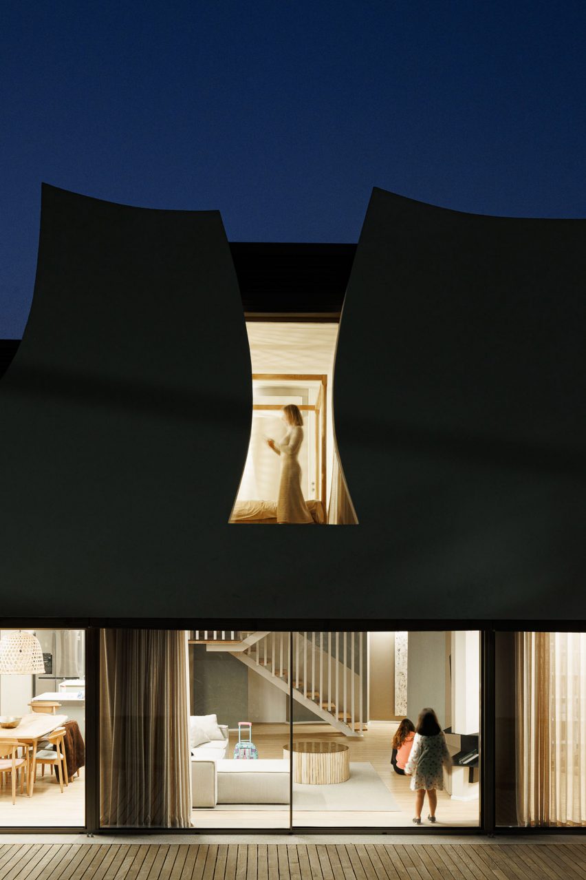 Exterior of Casa Pátios de Pétalas by Sandra Micaela Casinha Atelier