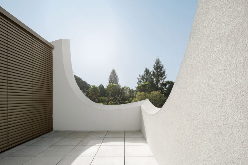 Exterior of Casa Pátios de Pétalas by Sandra Micaela Casinha Atelier