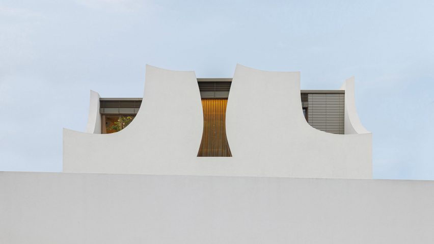 Exterior of Casa Pátios de Pétalas by Sandra Micaela Casinha Atelier