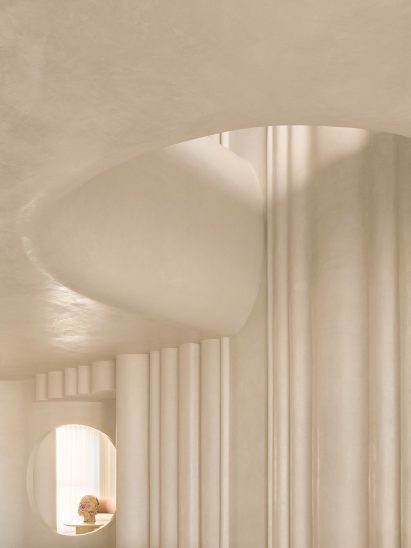Wall and ceiling detail in Clermont Residence