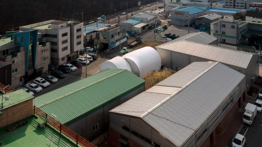 Exterior of Curving Block in South Korea by SukCholMok