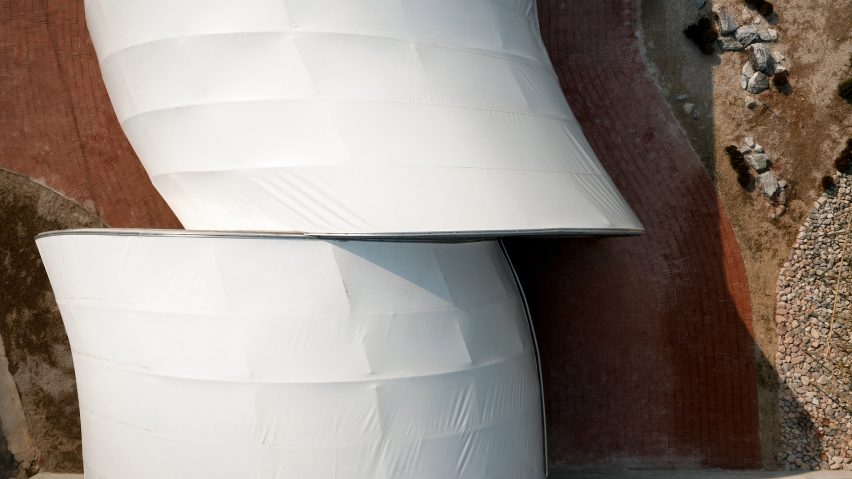 Exterior of Curving Block in South Korea by SukCholMok