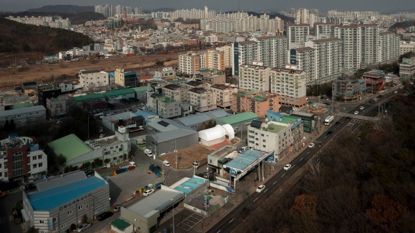 Exterior of Curving Block in South Korea by SukCholMok