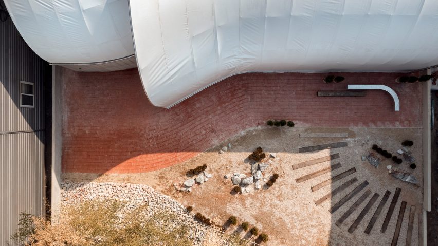 Exterior of Curving Block in South Korea by SukCholMok