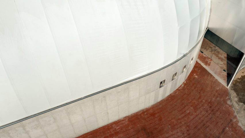 Exterior of Curving Block in South Korea by SukCholMok