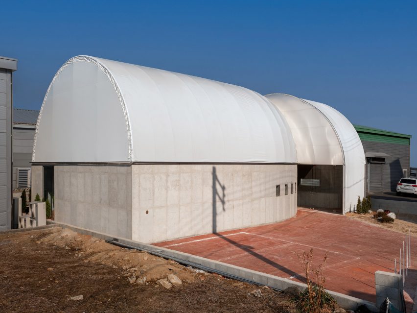 Exterior of Curving Block in South Korea by SukCholMok