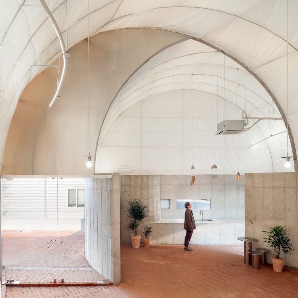 Interior of Curving Block in South Korea by SukCholMok