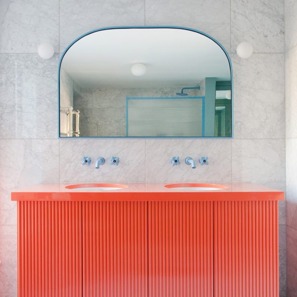 Double-sink bathroom by 2LG Studio