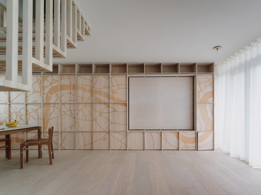 River Thames engraving in Dragon Flat by Tsuruta Architects