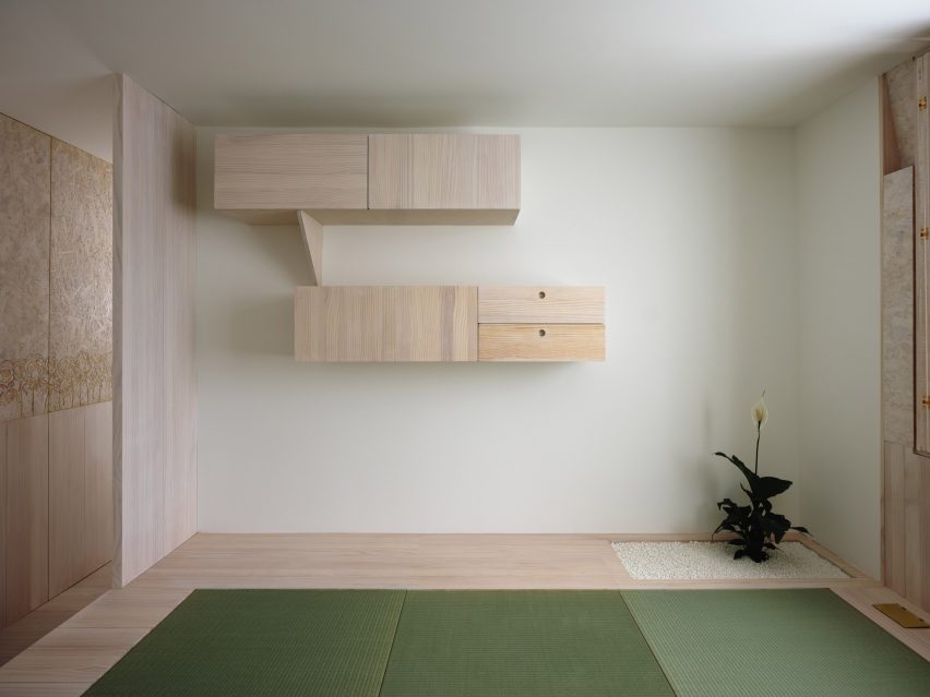 Tatami room in Dragon Flat by Tsuruta Architects