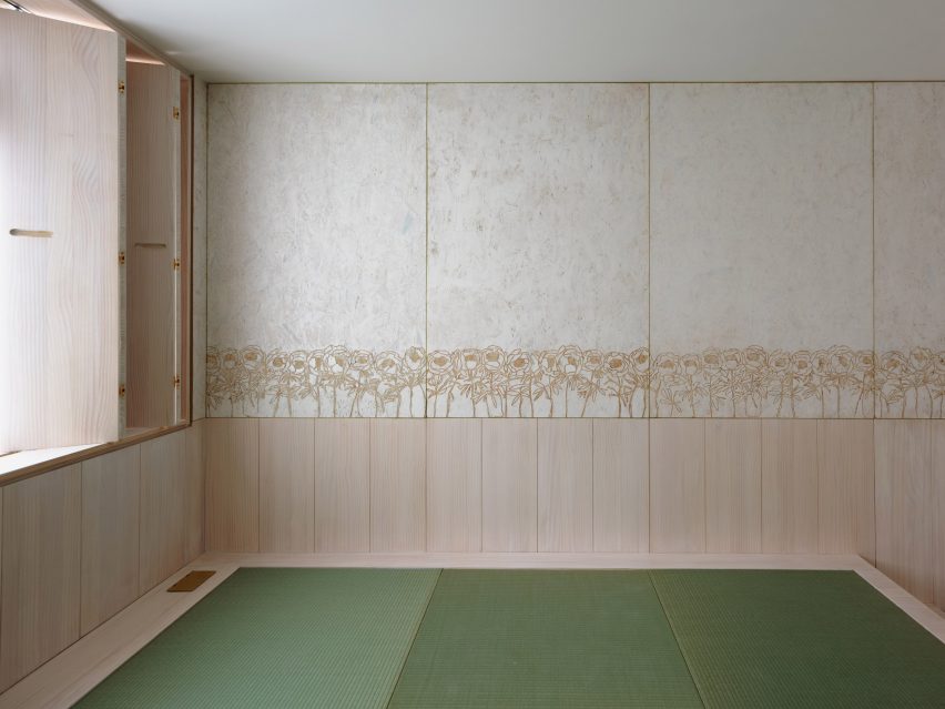 Tatami room in Dragon Flat by Tsuruta Architects
