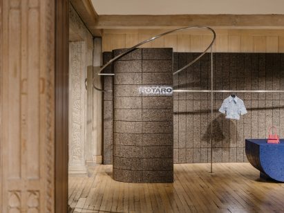 Metal rails by EBBA for the Rotaro pop-up