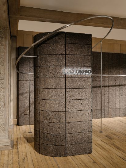 Cork column emblazoned with the Rotaro logo