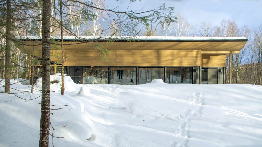 Wooden ski chalet quebec