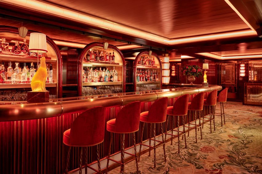 the hound club bar at the george in mayfair