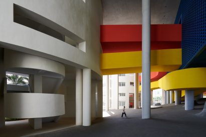 Curved school on the island of Hainan