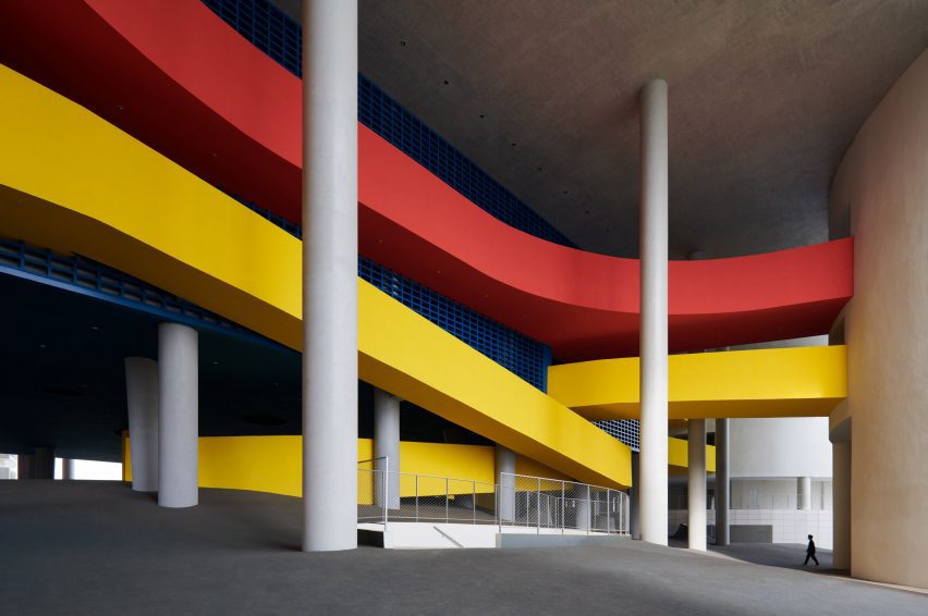 Haikojiangdong Huandao Experimental School by Trace Architecture Office