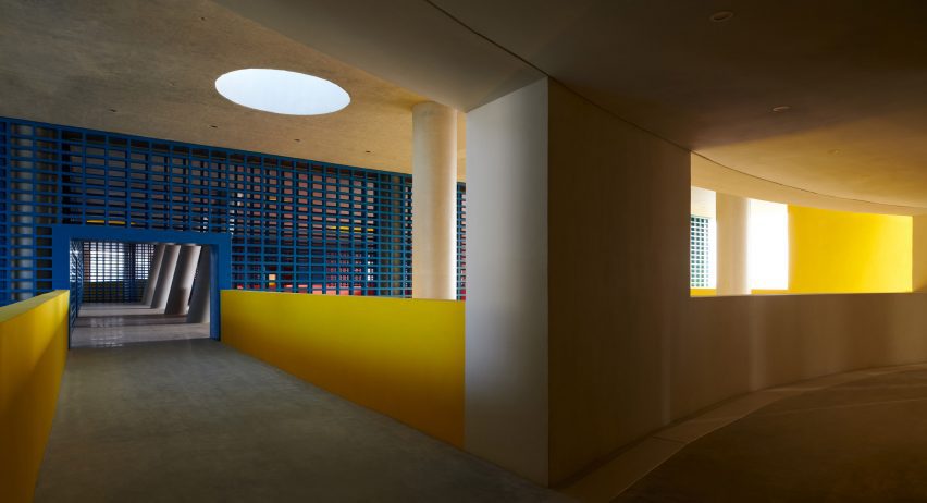 Haikojiangdong Huandao Experimental School by Trace Architecture Office
