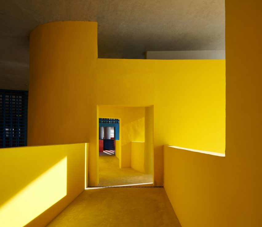 Haikojiangdong Huandao Experimental School by Trace Architecture Office
