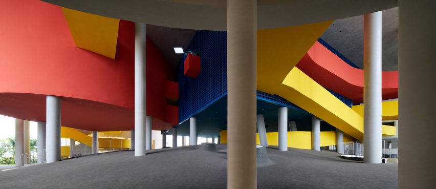 Haikojiangdong Huandao Experimental School by Trace Architecture Office