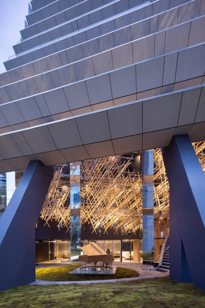Kengo Kuma piano at base of skyscraper